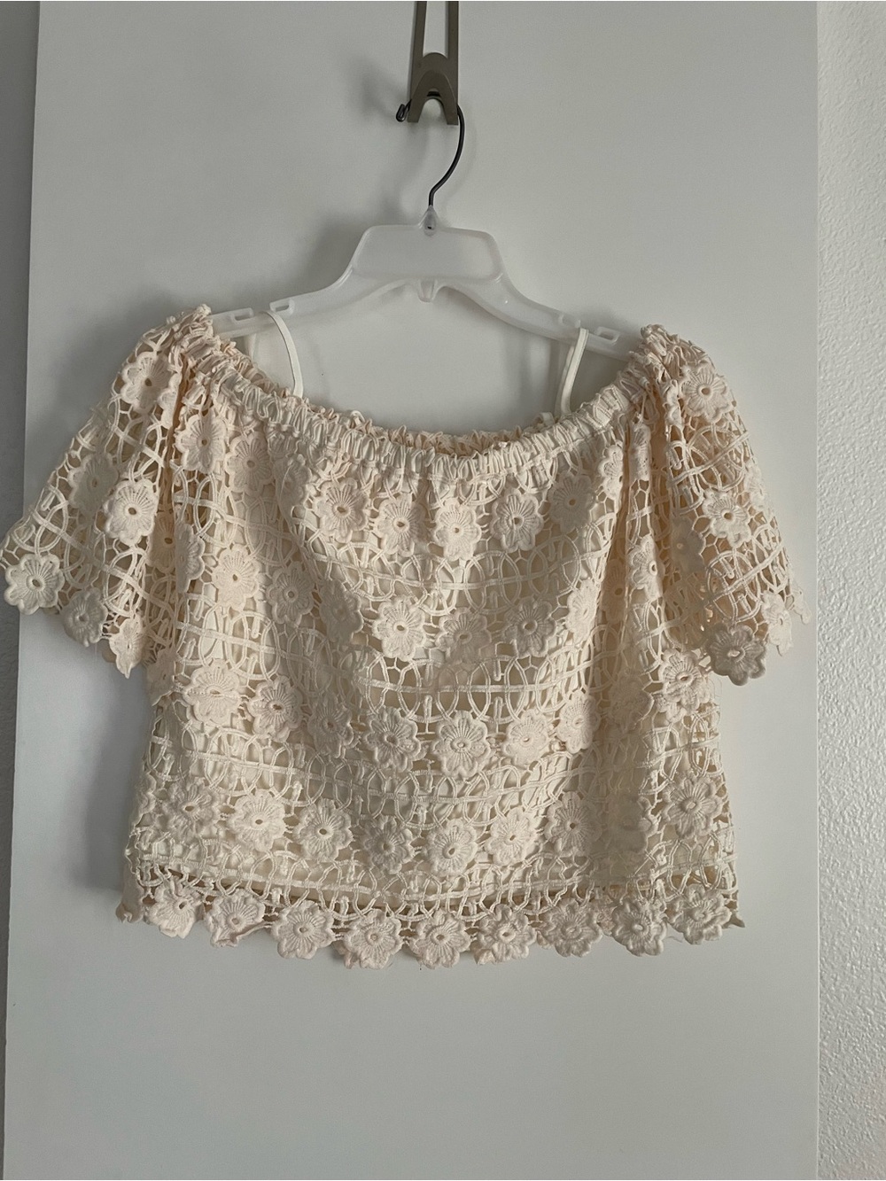 Ivory Beige Lace Off The Shoulder Wide Open neckline Lined Top NWOT